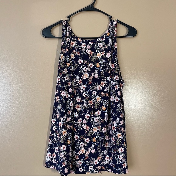 CeCe Tops - CeCe Navy Floral Women’s Size Medium Sleeveless Shirt